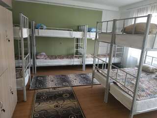 Хостелы Hostel64 Алматы Кровать в общем номере для мужчин и женщин с 10 кроватями-2