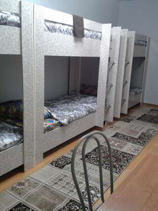 Хостелы Hostel64 Алматы Спальное место на двухъярусной кровати в общем номере для мужчин-4