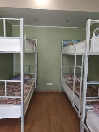 Хостелы Hostel64 Алматы Кровать в общем номере для мужчин и женщин с 10 кроватями-6