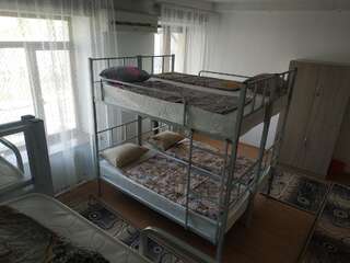 Хостелы Hostel64 Алматы Кровать в общем номере для мужчин и женщин с 10 кроватями-7