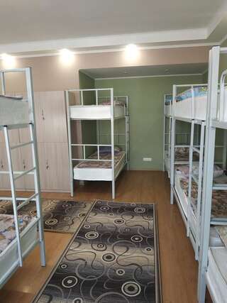 Хостелы Hostel64 Алматы Кровать в общем номере для мужчин и женщин с 10 кроватями-8