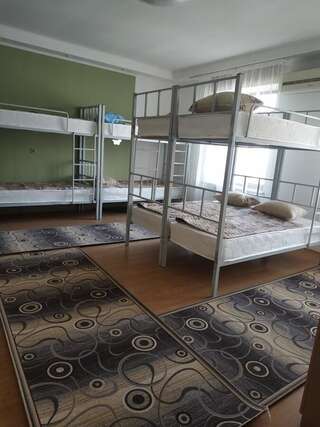 Хостелы Hostel64 Алматы Кровать в общем номере для мужчин и женщин с 10 кроватями-11