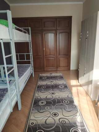 Хостелы Hostel64 Алматы Кровать в общем номере для женщин с 4 кроватями-2