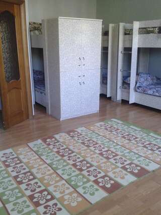 Хостелы Hostel64 Алматы Спальное место на двухъярусной кровати в общем номере для мужчин-5